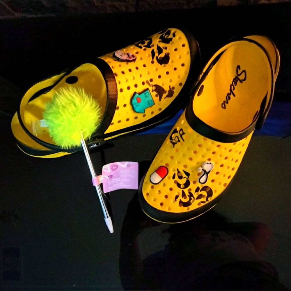 Sketchers custom Clogs size 9 W